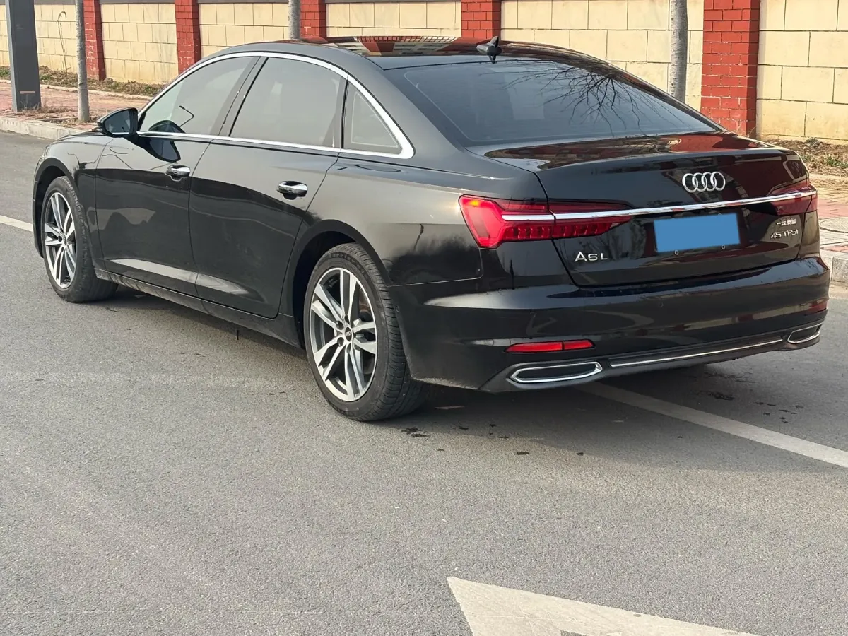 2022 Audi A6L 2.0T 224HP L4 7DCT,autocango,china used car exporter,china ev exporter,chinese used car exporter,chinese used ev exporter