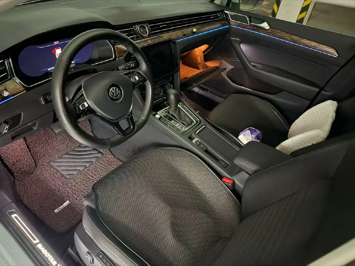 2018 Volkswagen Magotan 2.0T 220HP L4 7DCT,autocango,china used car exporter,china ev exporter,chinese used car exporter,chinese used ev exporter