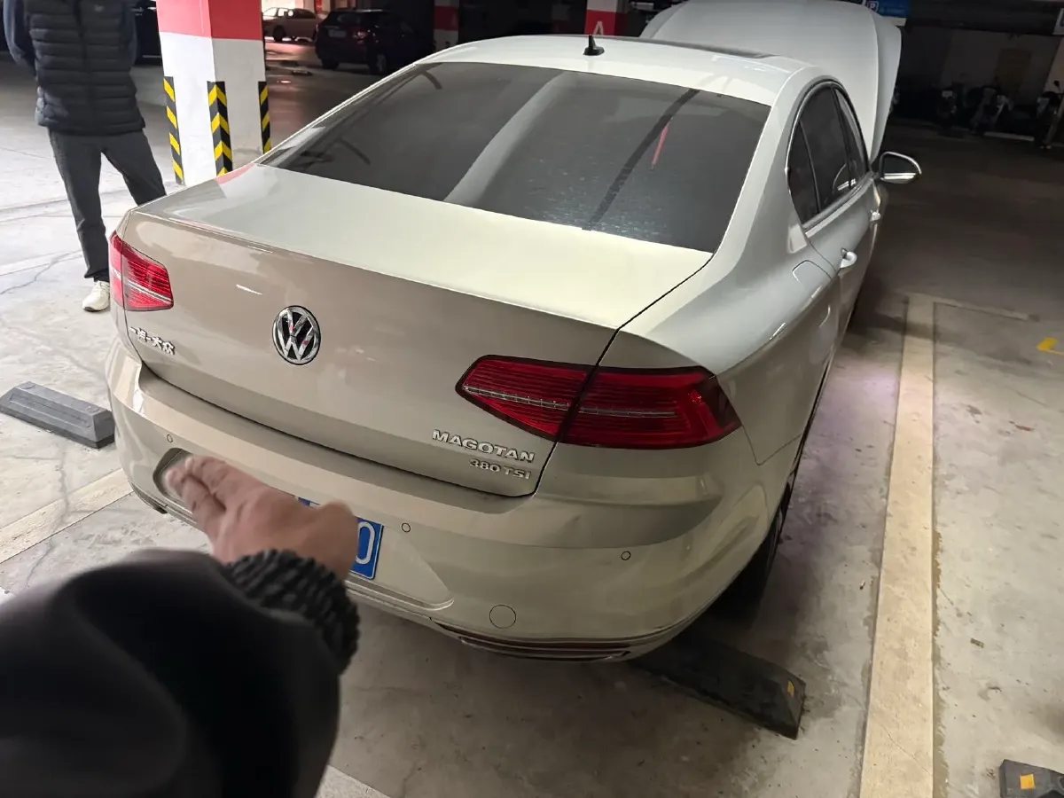 2018 Volkswagen Magotan 2.0T 220HP L4 7DCT,autocango,china used car exporter,china ev exporter,chinese used car exporter,chinese used ev exporter