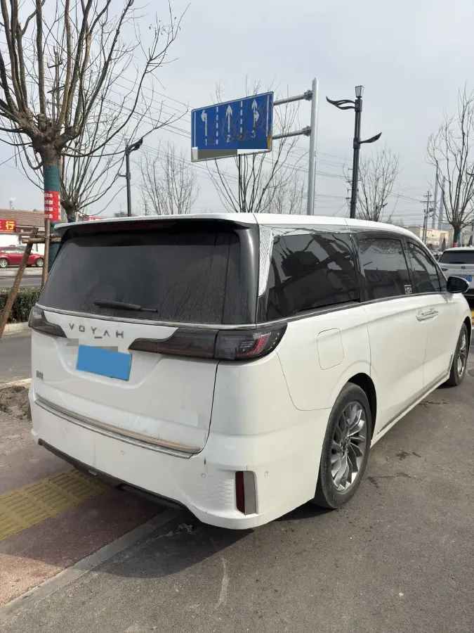 2022 Voyah Dream 1.5T 136HP L4 PHEV 25.57KWH,autocango,china used car exporter,china ev exporter,chinese used car exporter,chinese used ev exporter