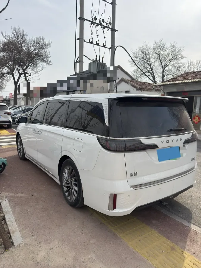 2022 Voyah Dream 1.5T 136HP L4 PHEV 25.57KWH,autocango,china used car exporter,china ev exporter,chinese used car exporter,chinese used ev exporter