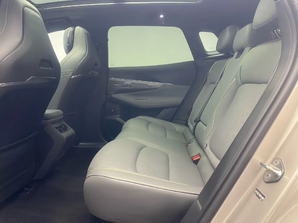 2023 LYNK&CO 08 EM-P 1.5T 163HP L4 3DHT PHEV 39.8KWH,autocango,china used car exporter,china ev exporter,chinese used car exporter,chinese used ev exporter