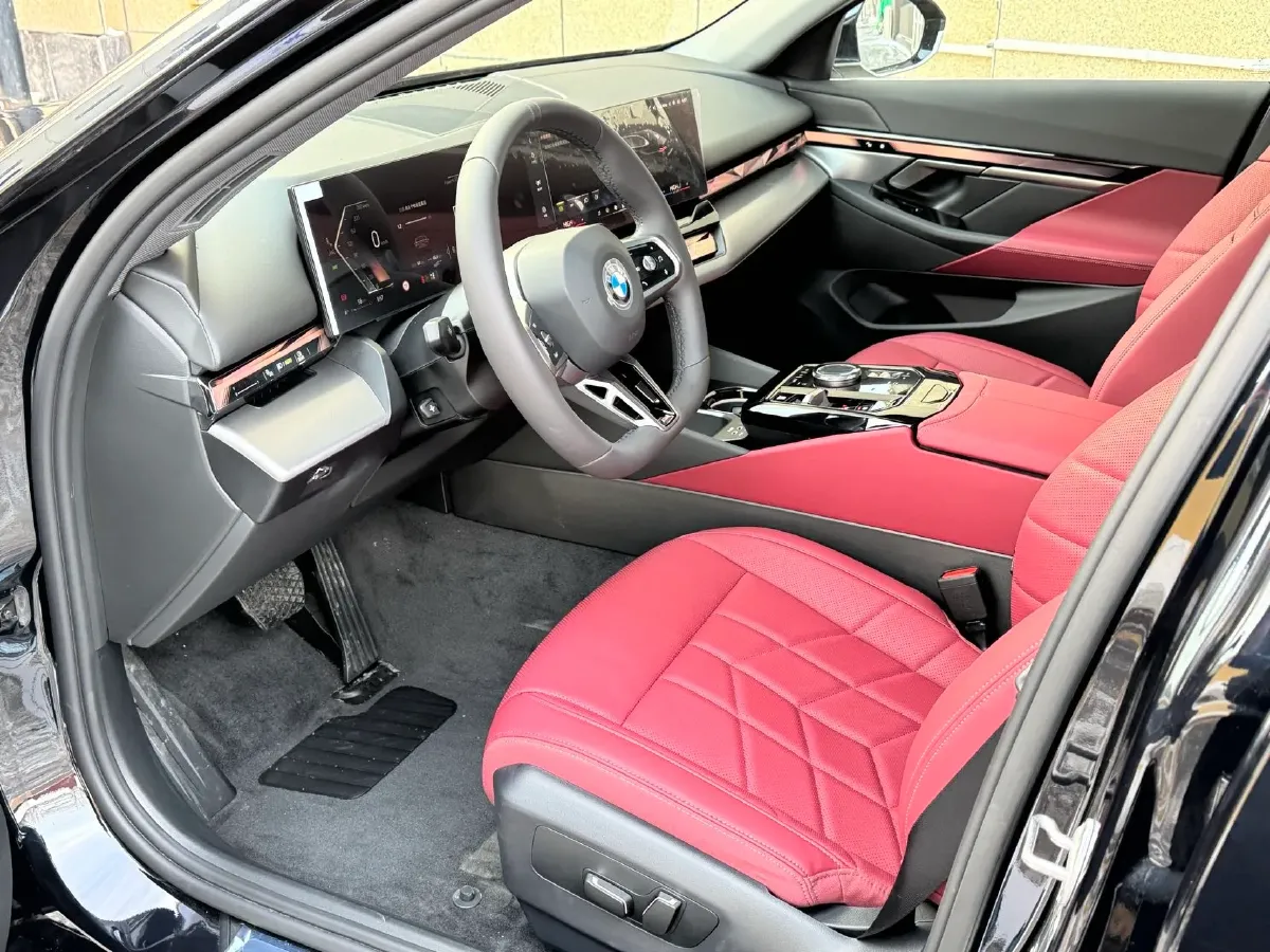 2025 BMW 5 Series 2.0T 190HP L4 8AT,autocango,china used car exporter,china ev exporter,chinese used car exporter,chinese used ev exporter