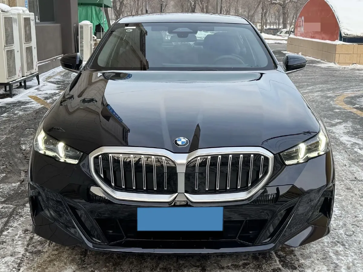 2025 BMW 5 Series 2.0T 190HP L4 8AT,autocango,china used car exporter,china ev exporter,chinese used car exporter,chinese used ev exporter
