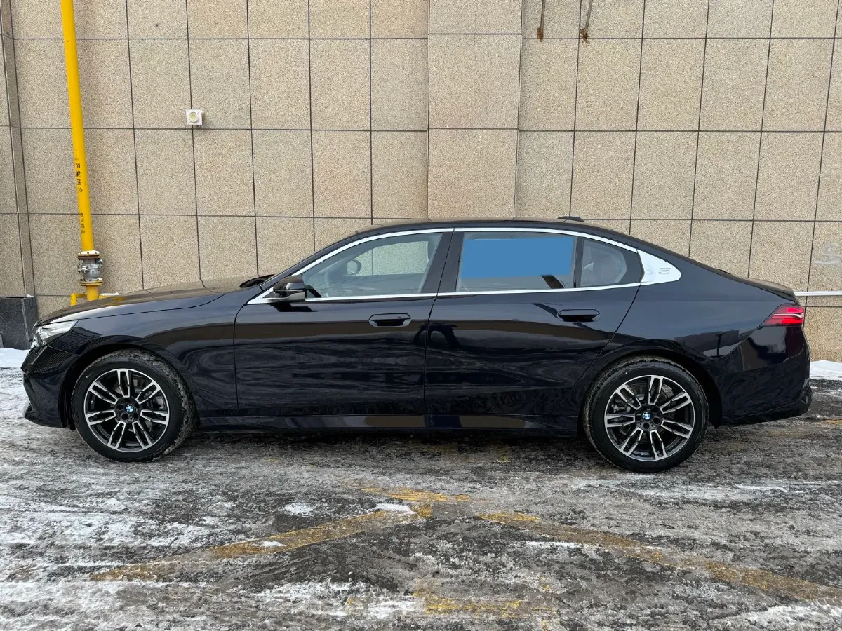 2025 BMW 5 Series 2.0T 190HP L4 8AT,autocango,china used car exporter,china ev exporter,chinese used car exporter,chinese used ev exporter