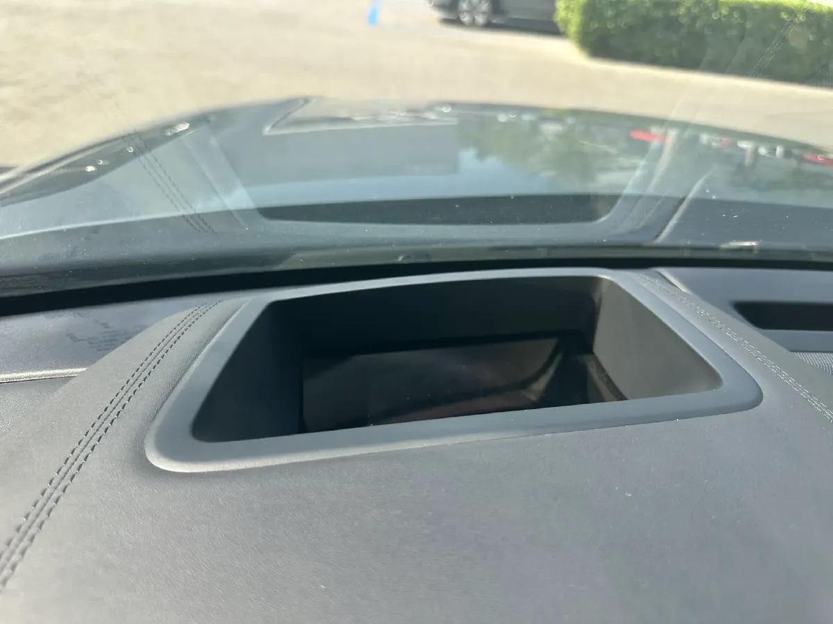 2024 Land Rover Range Rover Velar 3.0T 400HP L6 8AT,autocango,china used car exporter,china ev exporter,chinese used car exporter,chinese used ev exporter