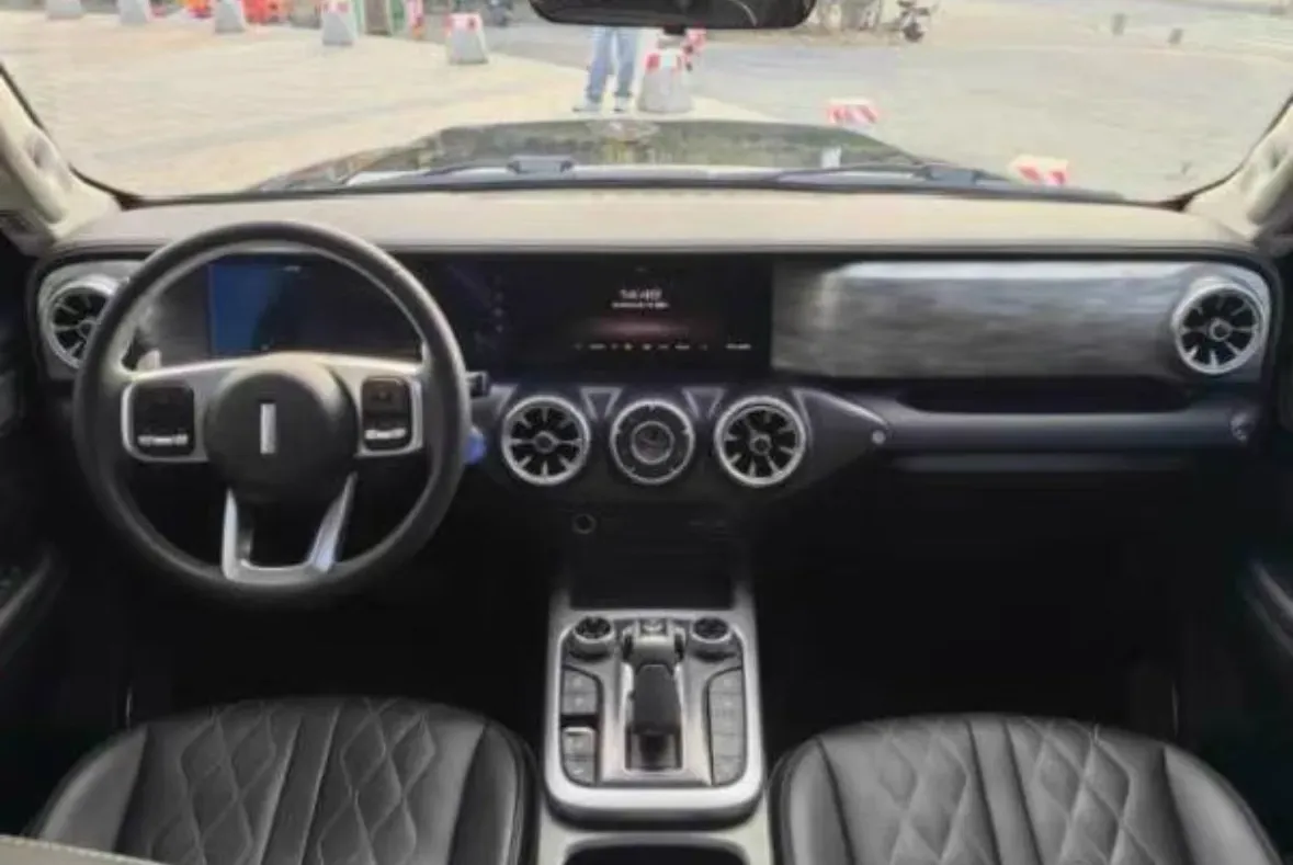 2021 Tank 300 2.0T 227HP L4 8AT,autocango,china used car exporter,china ev exporter,chinese used car exporter,chinese used ev exporter