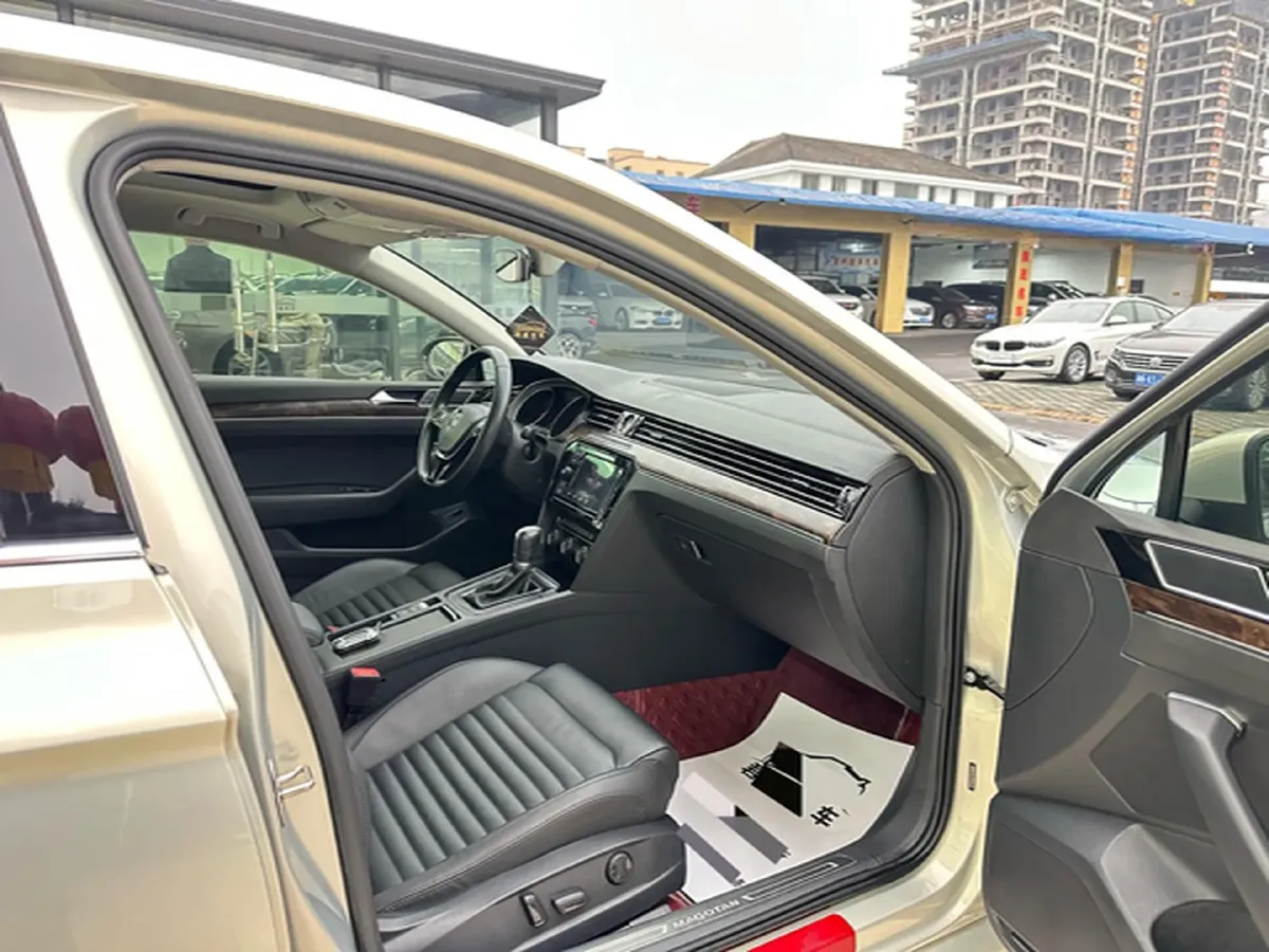 2019 Volkswagen Magotan 2.0T 186HP L4 7DCT,autocango,china used car exporter,china ev exporter,chinese used car exporter,chinese used ev exporter
