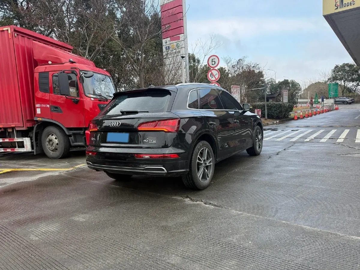 2020 Audi Q5L 2.0T 190HP L4 7DCT,autocango,china used car exporter,china ev exporter,chinese used car exporter,chinese used ev exporter
