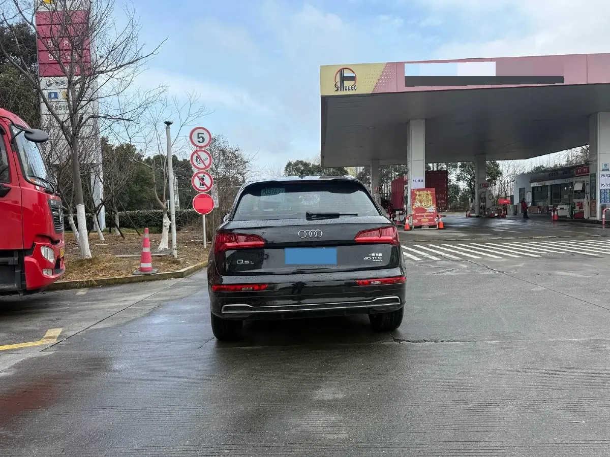 2020 Audi Q5L 2.0T 190HP L4 7DCT,autocango,china used car exporter,china ev exporter,chinese used car exporter,chinese used ev exporter