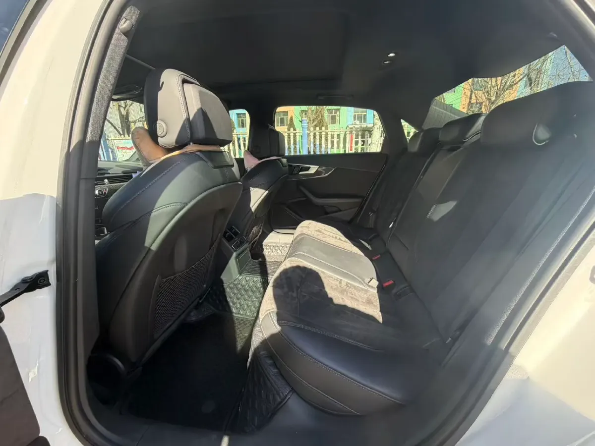 2023 Audi A4L 2.0T 245HP L4 7DCT,autocango,china used car exporter,china ev exporter,chinese used car exporter,chinese used ev exporter