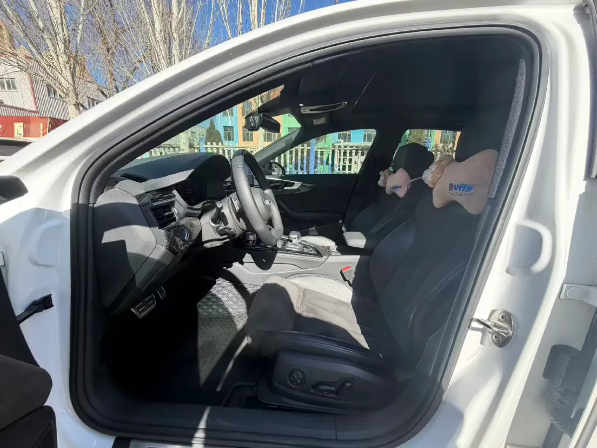 2023 Audi A4L 2.0T 245HP L4 7DCT,autocango,china used car exporter,china ev exporter,chinese used car exporter,chinese used ev exporter