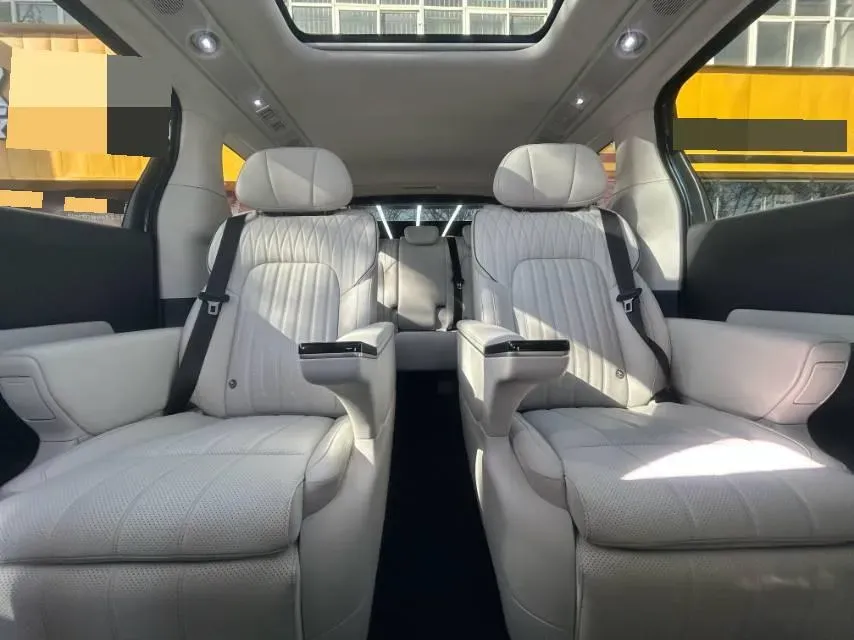 2025 Voyah Dream 1.5T 150HP L4 PHEV 41.7KWH,autocango,china used car exporter,china ev exporter,chinese used car exporter,chinese used ev exporter