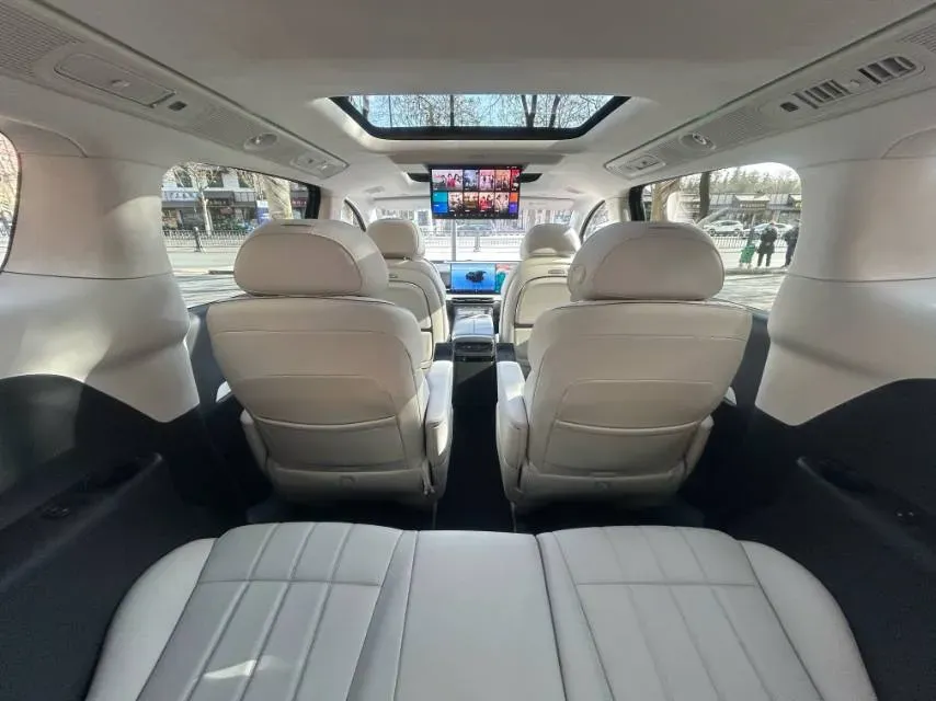 2025 Voyah Dream 1.5T 150HP L4 PHEV 41.7KWH,autocango,china used car exporter,china ev exporter,chinese used car exporter,chinese used ev exporter