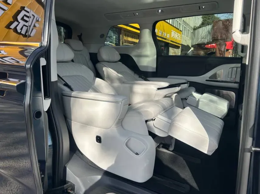 2025 Voyah Dream 1.5T 150HP L4 PHEV 41.7KWH,autocango,china used car exporter,china ev exporter,chinese used car exporter,chinese used ev exporter