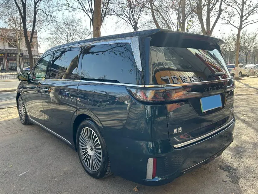 2025 Voyah Dream 1.5T 150HP L4 PHEV 41.7KWH,autocango,china used car exporter,china ev exporter,chinese used car exporter,chinese used ev exporter