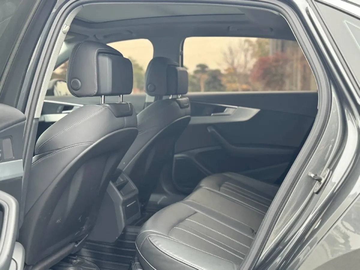 2020 Audi A4L 2.0T 190HP L4 7DCT,autocango,china used car exporter,china ev exporter,chinese used car exporter,chinese used ev exporter