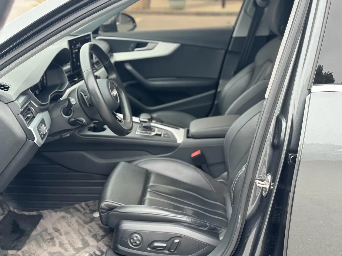 2020 Audi A4L 2.0T 190HP L4 7DCT,autocango,china used car exporter,china ev exporter,chinese used car exporter,chinese used ev exporter