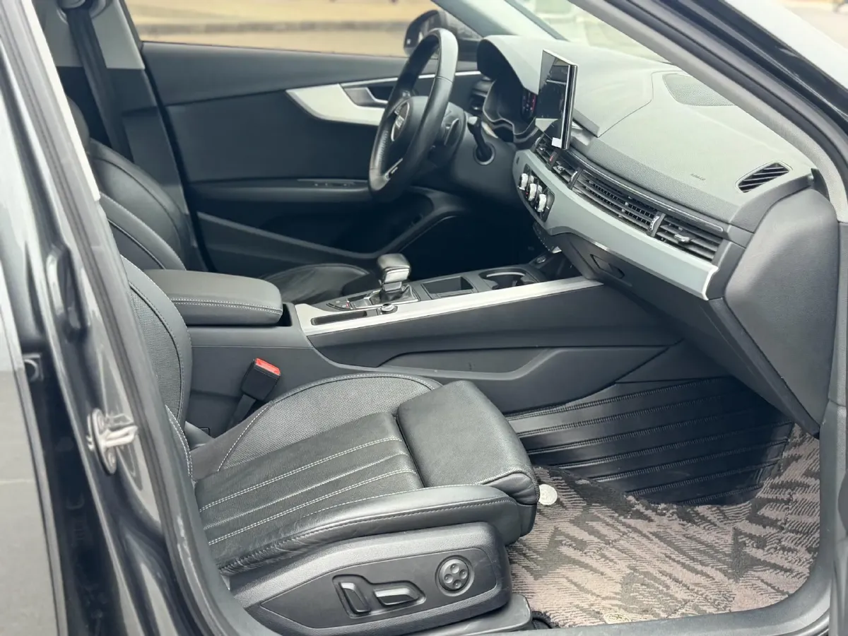 2020 Audi A4L 2.0T 190HP L4 7DCT,autocango,china used car exporter,china ev exporter,chinese used car exporter,chinese used ev exporter