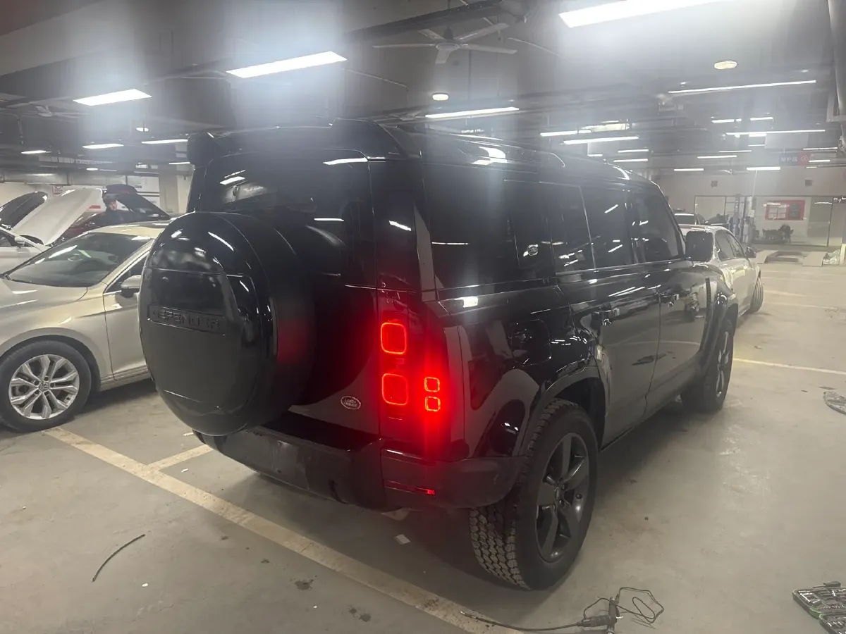 2021 Land Rover Defender 3.0T 400HP L6 8AT,autocango,china used car exporter,china ev exporter,chinese used car exporter,chinese used ev exporter