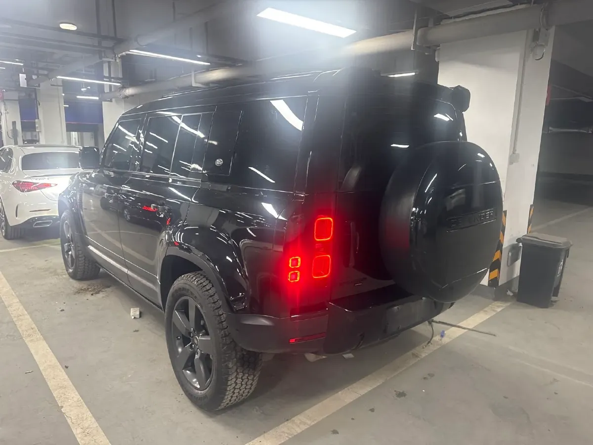 2021 Land Rover Defender 3.0T 400HP L6 8AT,autocango,china used car exporter,china ev exporter,chinese used car exporter,chinese used ev exporter