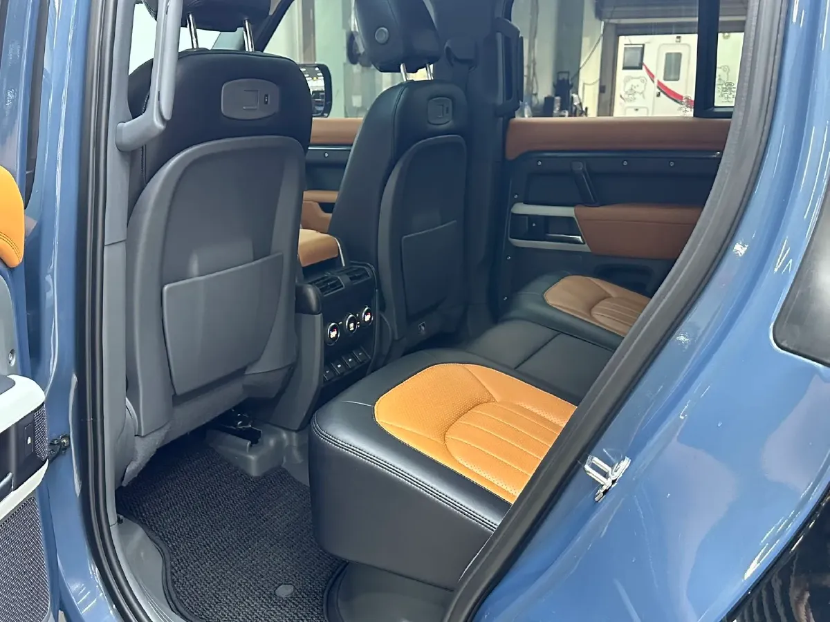 2021 Land Rover Defender 3.0T 400HP L6 8AT,autocango,china used car exporter,china ev exporter,chinese used car exporter,chinese used ev exporter