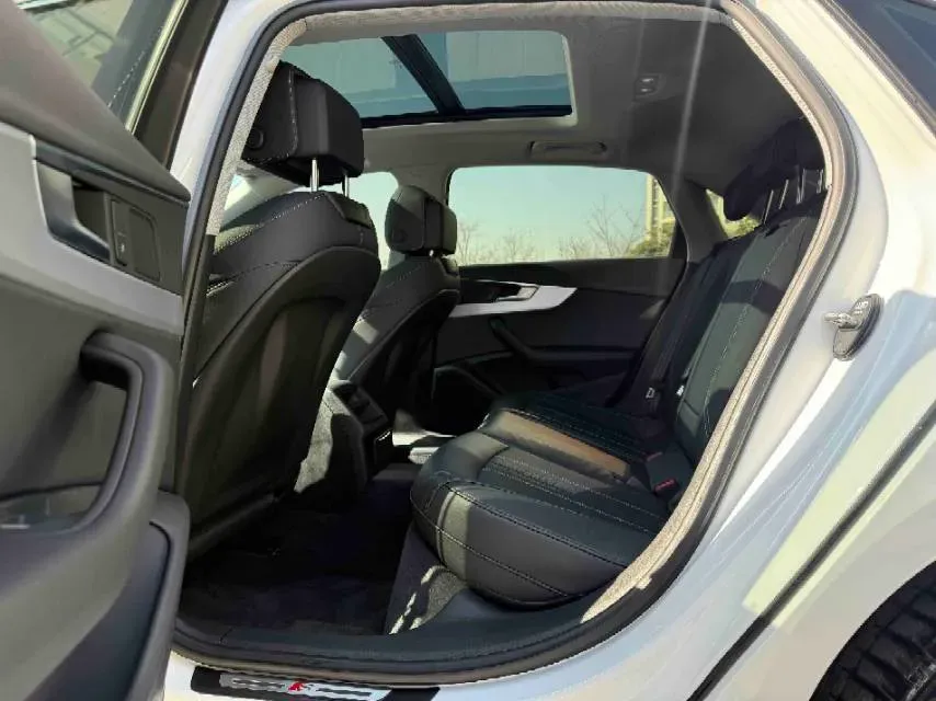 2022 Audi A4L 2.0T 190HP L4 7DCT,autocango,china used car exporter,china ev exporter,chinese used car exporter,chinese used ev exporter