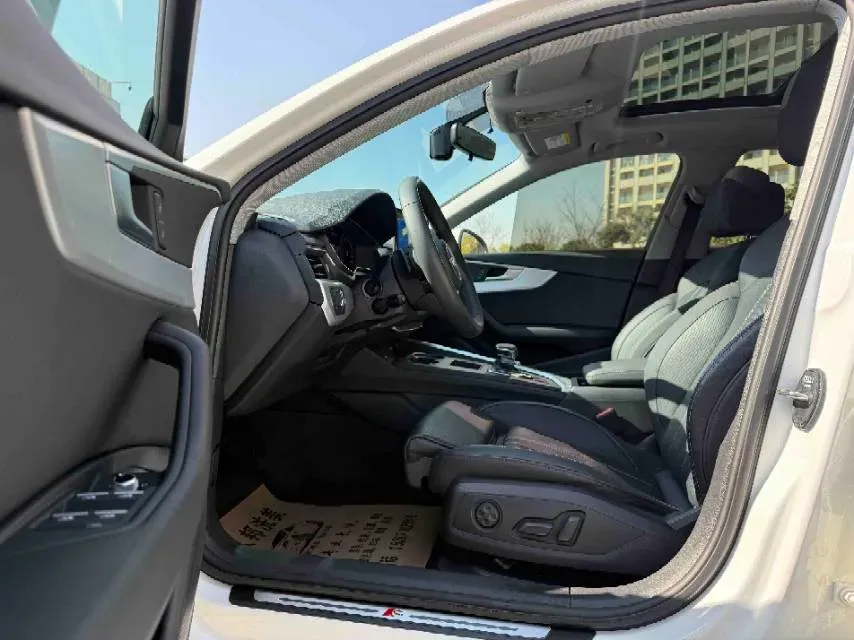 2022 Audi A4L 2.0T 190HP L4 7DCT,autocango,china used car exporter,china ev exporter,chinese used car exporter,chinese used ev exporter