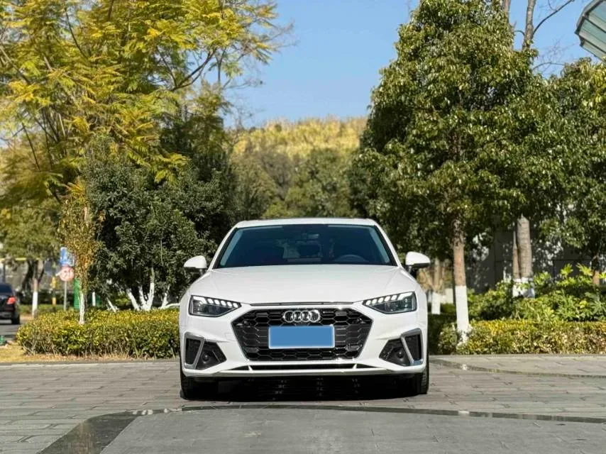 2022 Audi A4L 2.0T 190HP L4 7DCT,autocango,china used car exporter,china ev exporter,chinese used car exporter,chinese used ev exporter