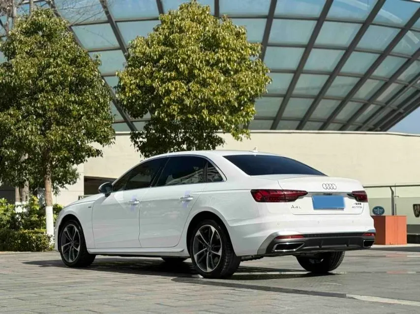 2022 Audi A4L 2.0T 190HP L4 7DCT,autocango,china used car exporter,china ev exporter,chinese used car exporter,chinese used ev exporter