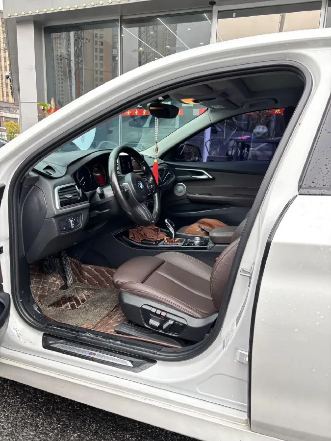 2021 BMW 1 Series 1.5T 140HP L3 7DCT,autocango,china used car exporter,china ev exporter,chinese used car exporter,chinese used ev exporter