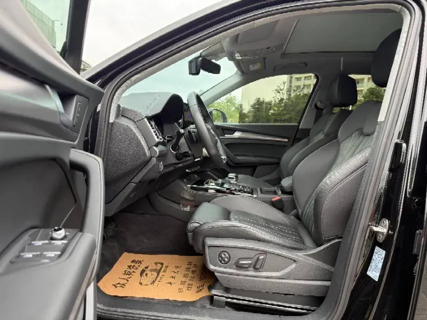 2022 Audi Q5L 2.0T 190HP L4 7DCT,autocango,china used car exporter,china ev exporter,chinese used car exporter,chinese used ev exporter