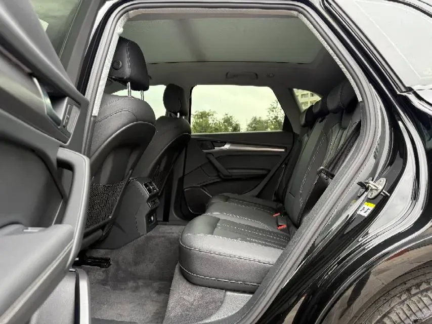 2022 Audi Q5L 2.0T 190HP L4 7DCT,autocango,china used car exporter,china ev exporter,chinese used car exporter,chinese used ev exporter