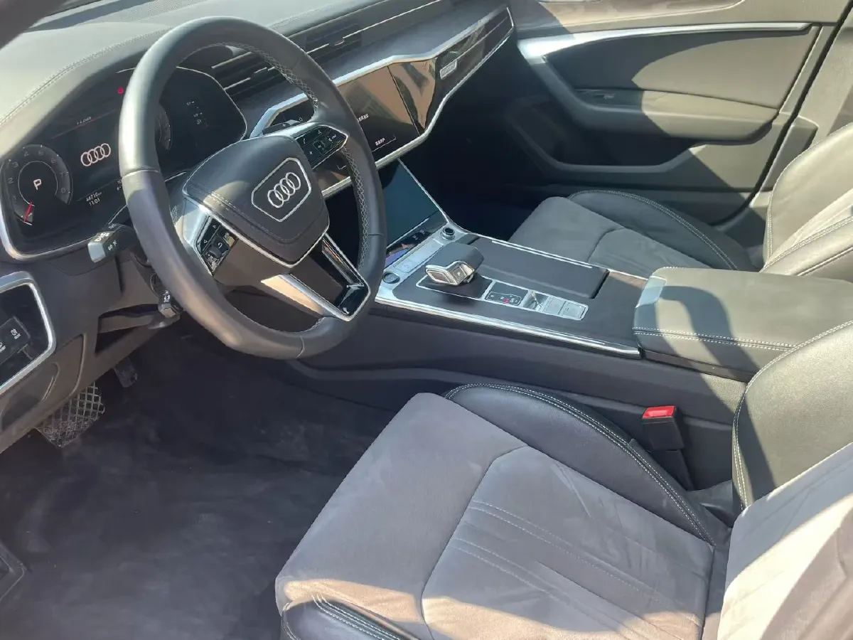 2023 Audi A6L 2.0T 245HP L4 7DCT,autocango,china used car exporter,china ev exporter,chinese used car exporter,chinese used ev exporter