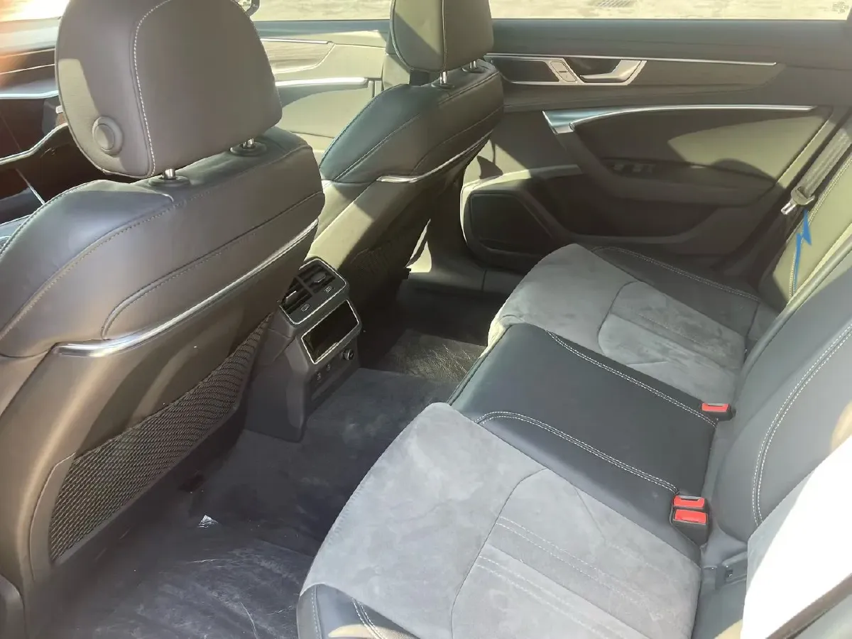 2023 Audi A6L 2.0T 245HP L4 7DCT,autocango,china used car exporter,china ev exporter,chinese used car exporter,chinese used ev exporter