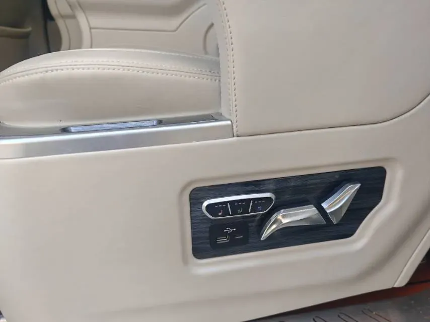 2021 Buick GL8 2.0T 237HP L4 9AT,autocango,china used car exporter,china ev exporter,chinese used car exporter,chinese used ev exporter