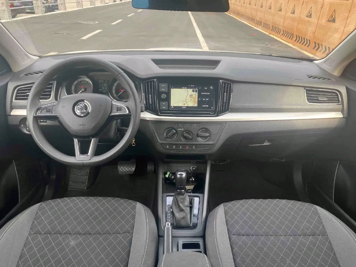 2018 Skoda Rapid Spaceback 1.4T 131HP L4 7DCT,autocango,china used car exporter,china ev exporter,chinese used car exporter,chinese used ev exporter