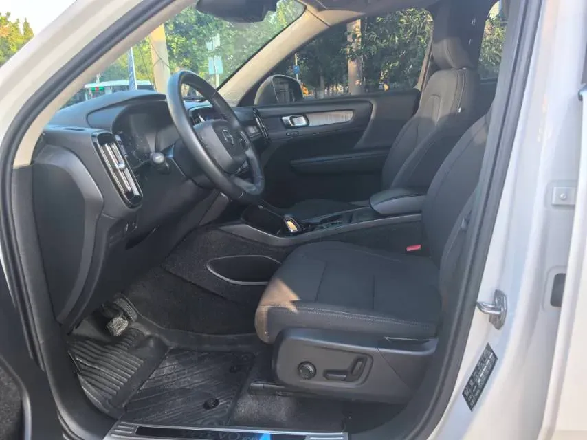 2021 Volvo XC40 2.0T 190HP L4 8AT,autocango,china used car exporter,china ev exporter,chinese used car exporter,chinese used ev exporter