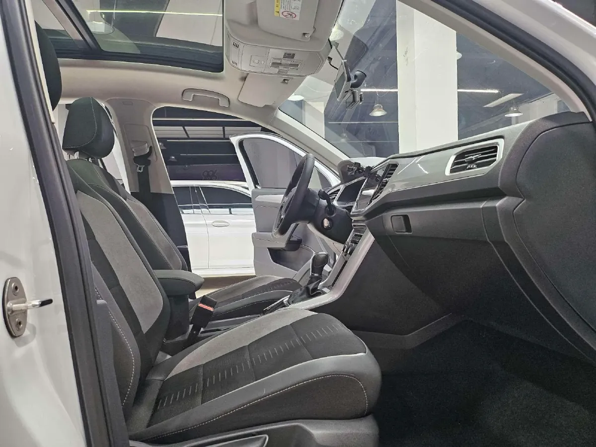 2021 Volkswagen T-Roc 1.4T 150HP L4 7DCT,autocango,china used car exporter,china ev exporter,chinese used car exporter,chinese used ev exporter