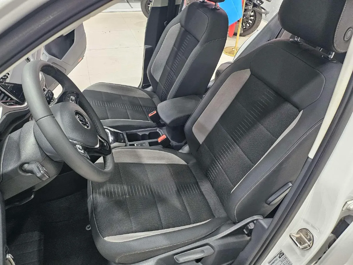 2021 Volkswagen T-Roc 1.4T 150HP L4 7DCT,autocango,china used car exporter,china ev exporter,chinese used car exporter,chinese used ev exporter