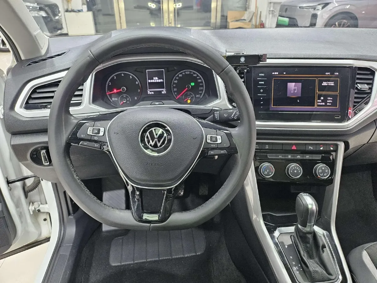 2021 Volkswagen T-Roc 1.4T 150HP L4 7DCT,autocango,china used car exporter,china ev exporter,chinese used car exporter,chinese used ev exporter