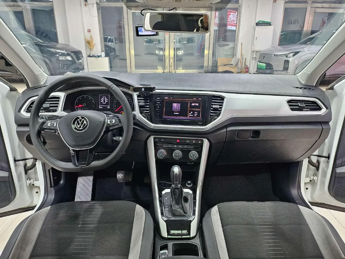 2021 Volkswagen T-Roc 1.4T 150HP L4 7DCT,autocango,china used car exporter,china ev exporter,chinese used car exporter,chinese used ev exporter