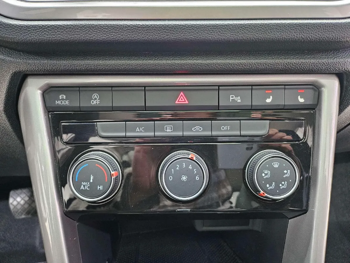 2021 Volkswagen T-Roc 1.4T 150HP L4 7DCT,autocango,china used car exporter,china ev exporter,chinese used car exporter,chinese used ev exporter