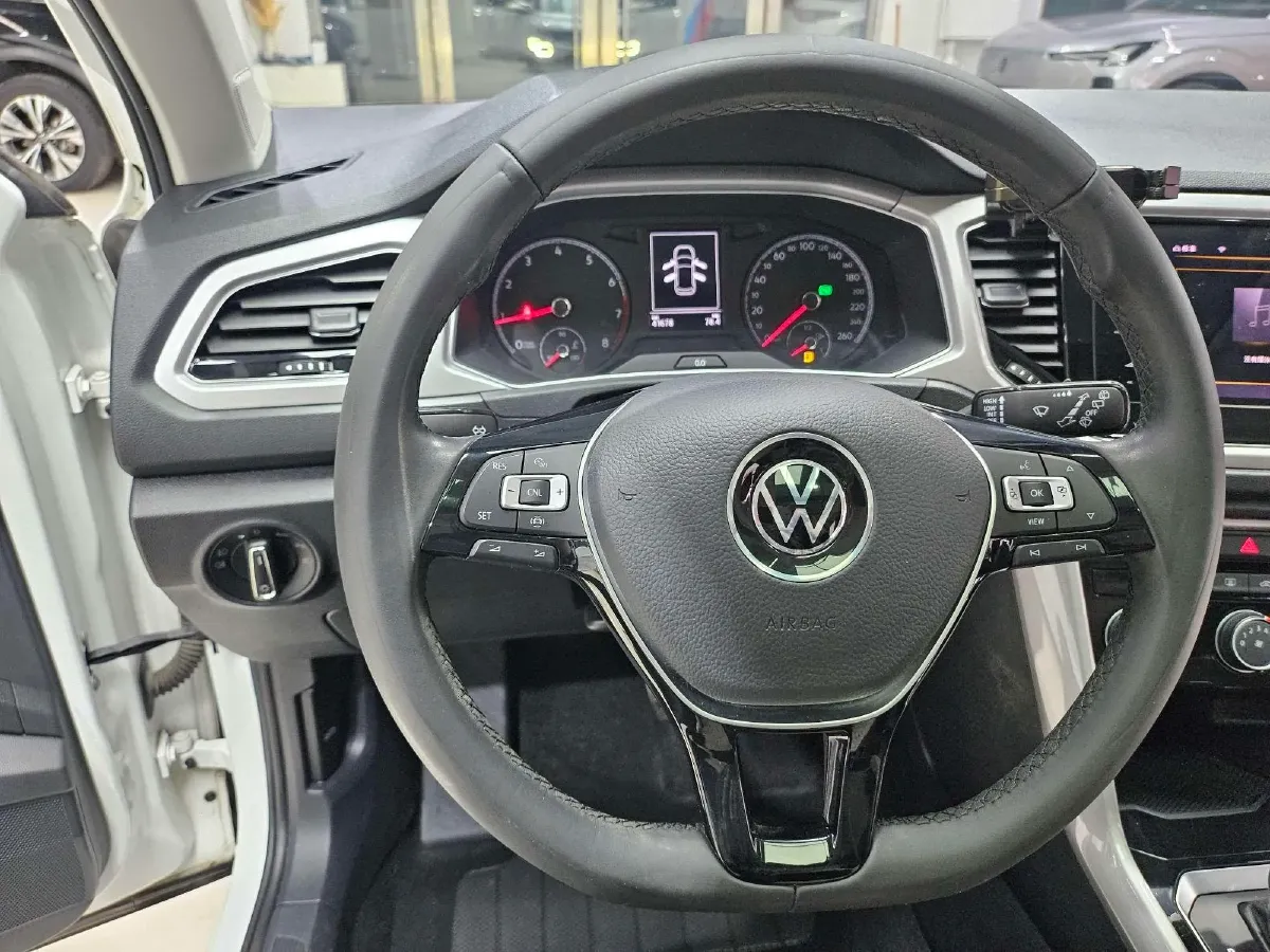 2021 Volkswagen T-Roc 1.4T 150HP L4 7DCT,autocango,china used car exporter,china ev exporter,chinese used car exporter,chinese used ev exporter