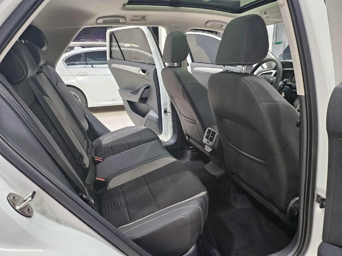 2021 Volkswagen T-Roc 1.4T 150HP L4 7DCT,autocango,china used car exporter,china ev exporter,chinese used car exporter,chinese used ev exporter