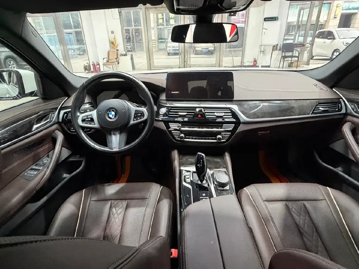 2022 BMW 5 Series 2.0T 184HP L4 8AT,autocango,china used car exporter,china ev exporter,chinese used car exporter,chinese used ev exporter