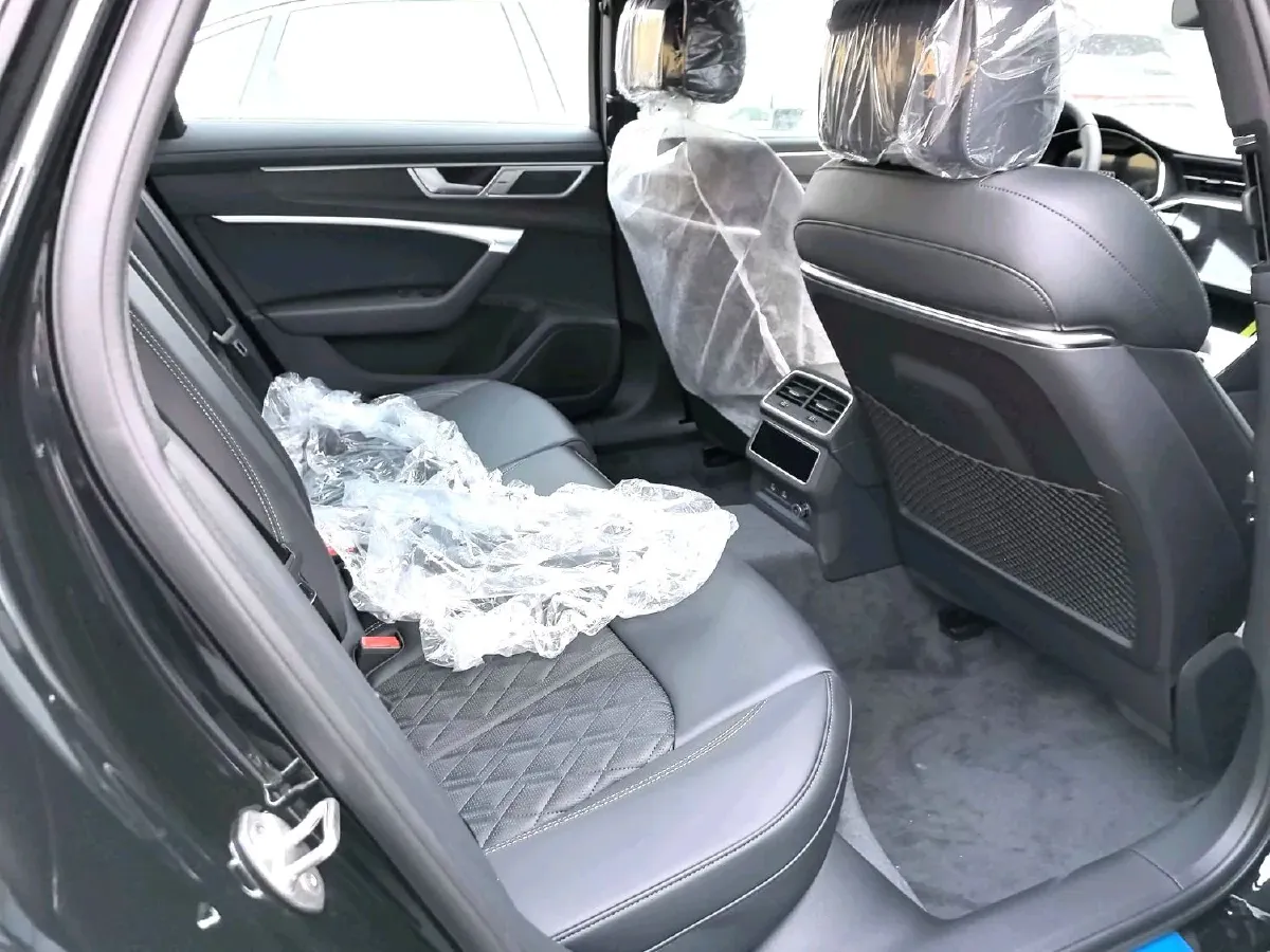 2026 Audi A6L 2.0T 245HP L4 7DCT,autocango,china used car exporter,china ev exporter,chinese used car exporter,chinese used ev exporter