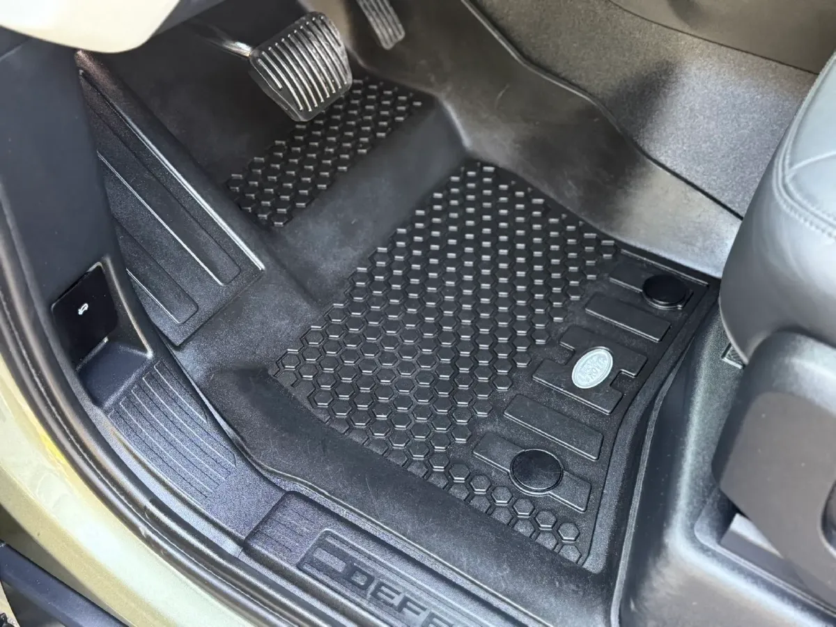 2020 Land Rover Defender 3.0T 400HP L6 8AT,autocango,china used car exporter,china ev exporter,chinese used car exporter,chinese used ev exporter