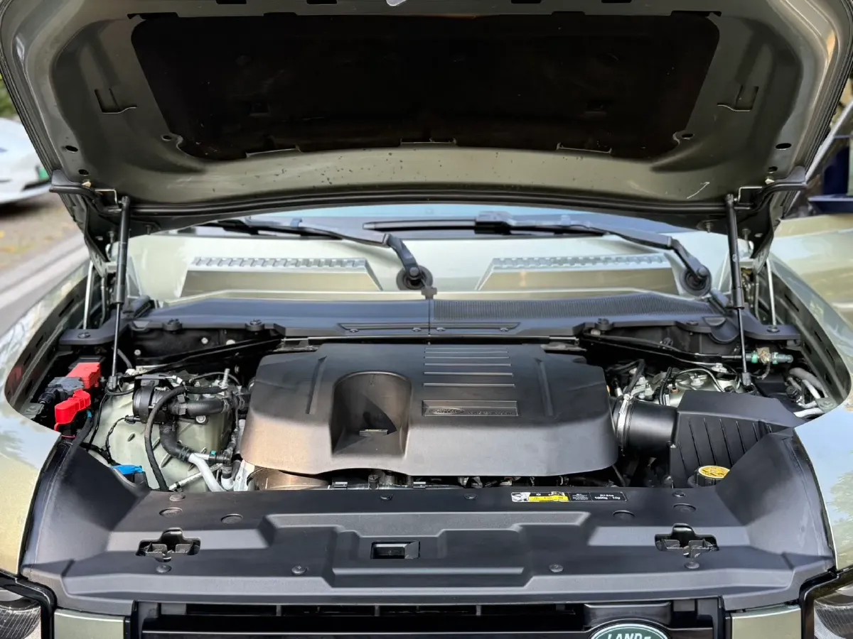 2020 Land Rover Defender 3.0T 400HP L6 8AT,autocango,china used car exporter,china ev exporter,chinese used car exporter,chinese used ev exporter