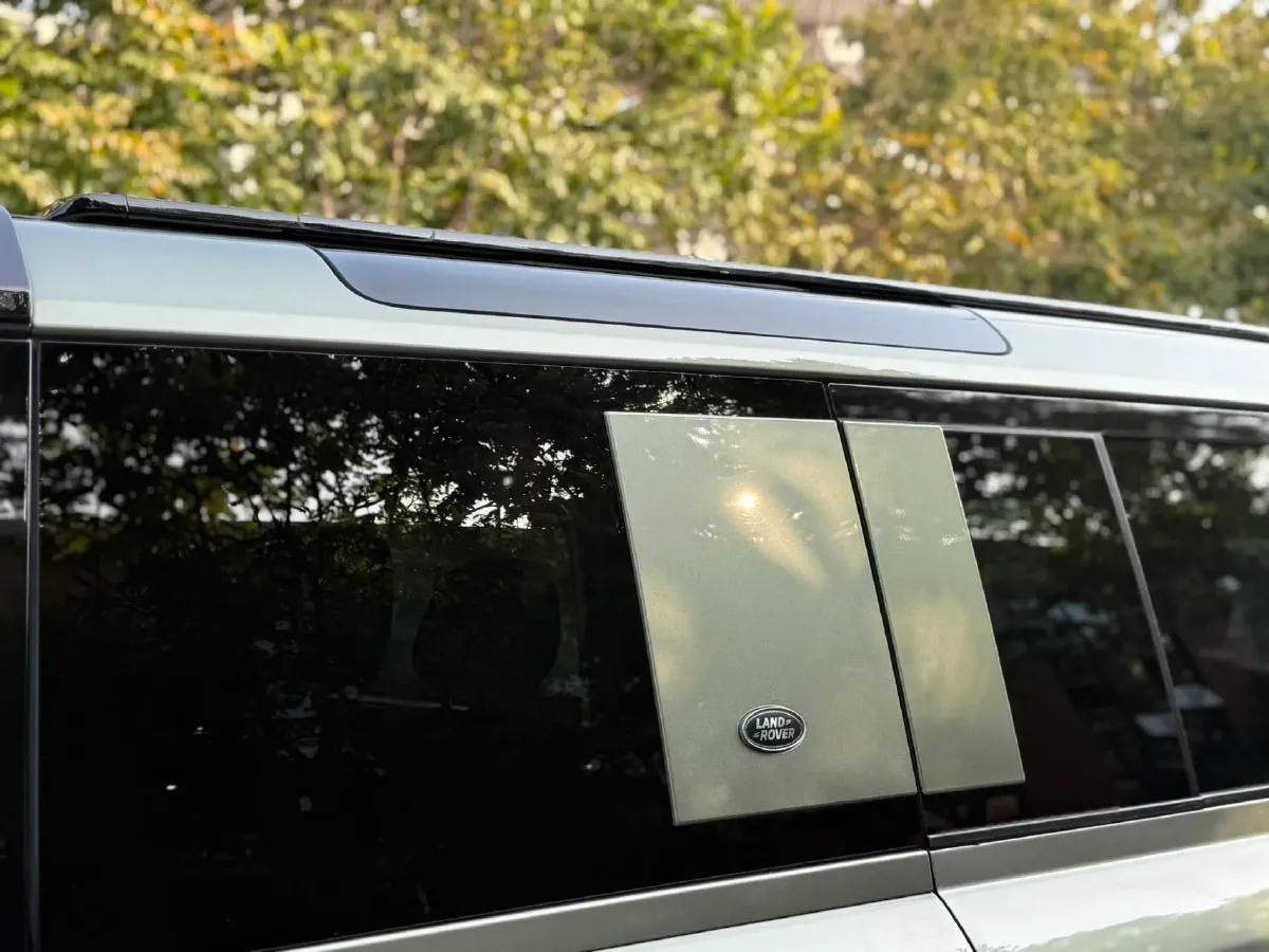 2020 Land Rover Defender 3.0T 400HP L6 8AT,autocango,china used car exporter,china ev exporter,chinese used car exporter,chinese used ev exporter